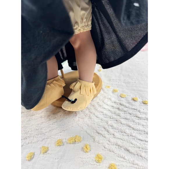 Native American Porcelain Doll with Baby & Accessories Collectible Decor - Picture 12 of 12